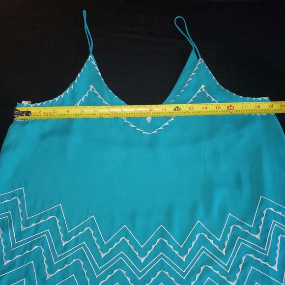 EM Women's Embroidered Tank Top sz L - Picture 8 of 9